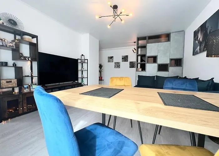 Central, Spacius Apartment.