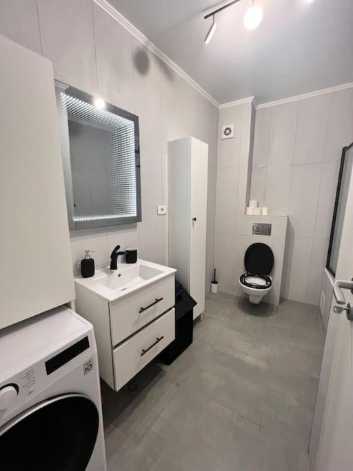 Central, Spacius Apartment. Apartment *